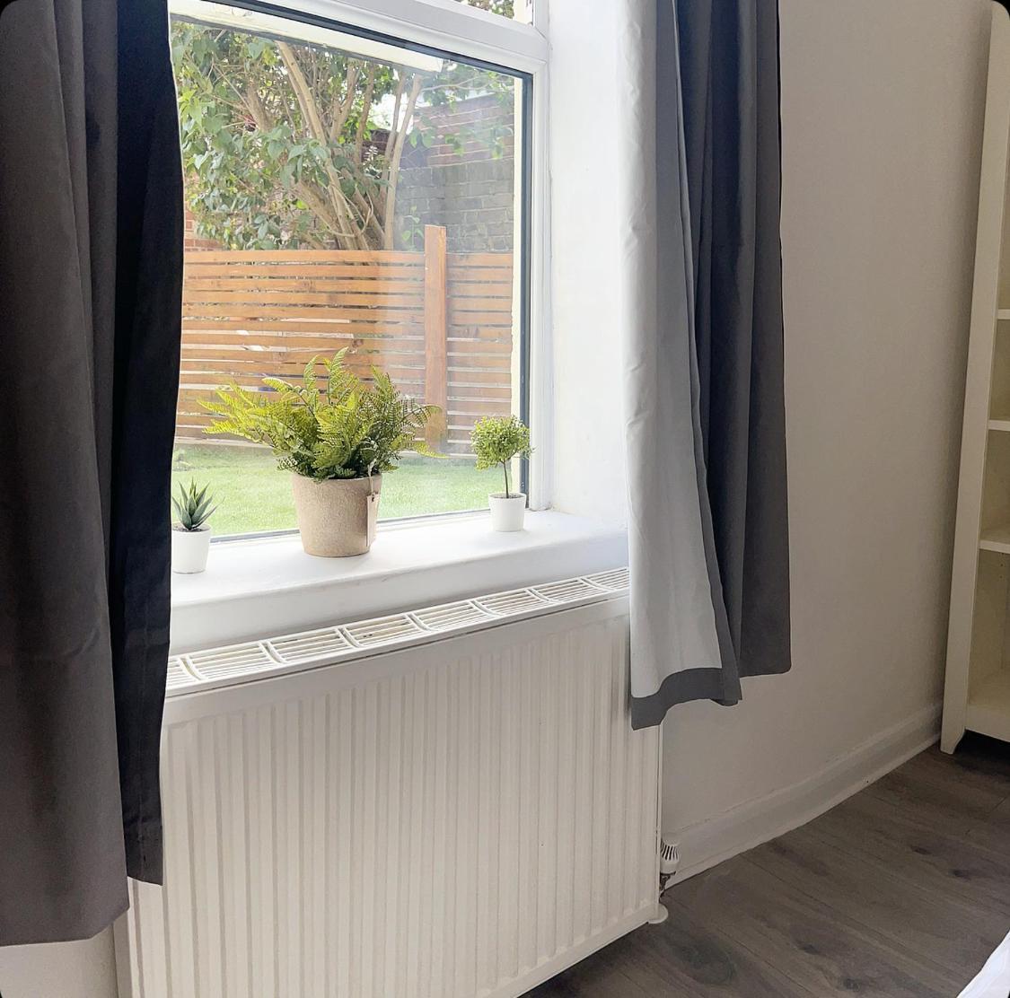 Entire Two Bedroom With Sun-filled Private Garden Apartment